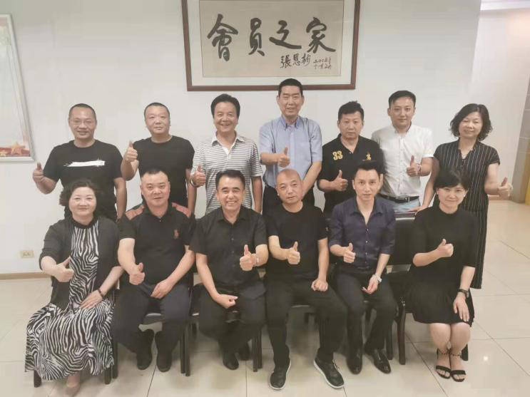 我省首個專家?guī)煺匠闪?，今泰裝飾工程經理受(圖1)